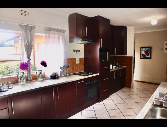 3 BEDROOM HOUSE FOR SALE IN BRACKENHURST